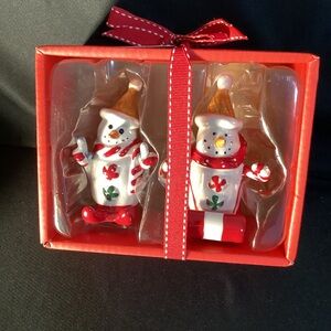 Snowmen Christmas Salt & Pepper Shaker Set - Carrot Noses New in box by Blue Sky